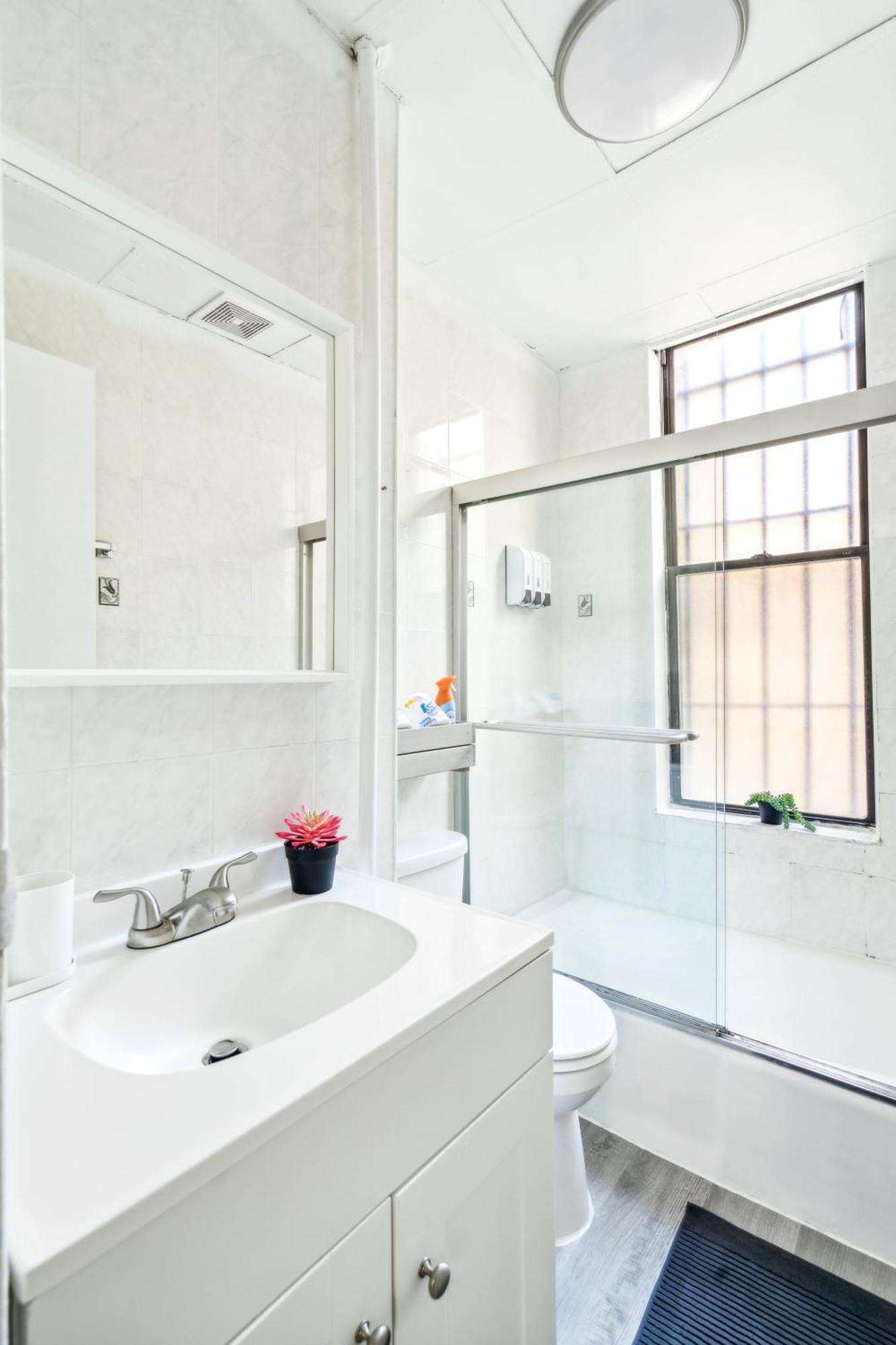 2 Bedroom Cozy Central Apartment ニューヨーク エクステリア 写真